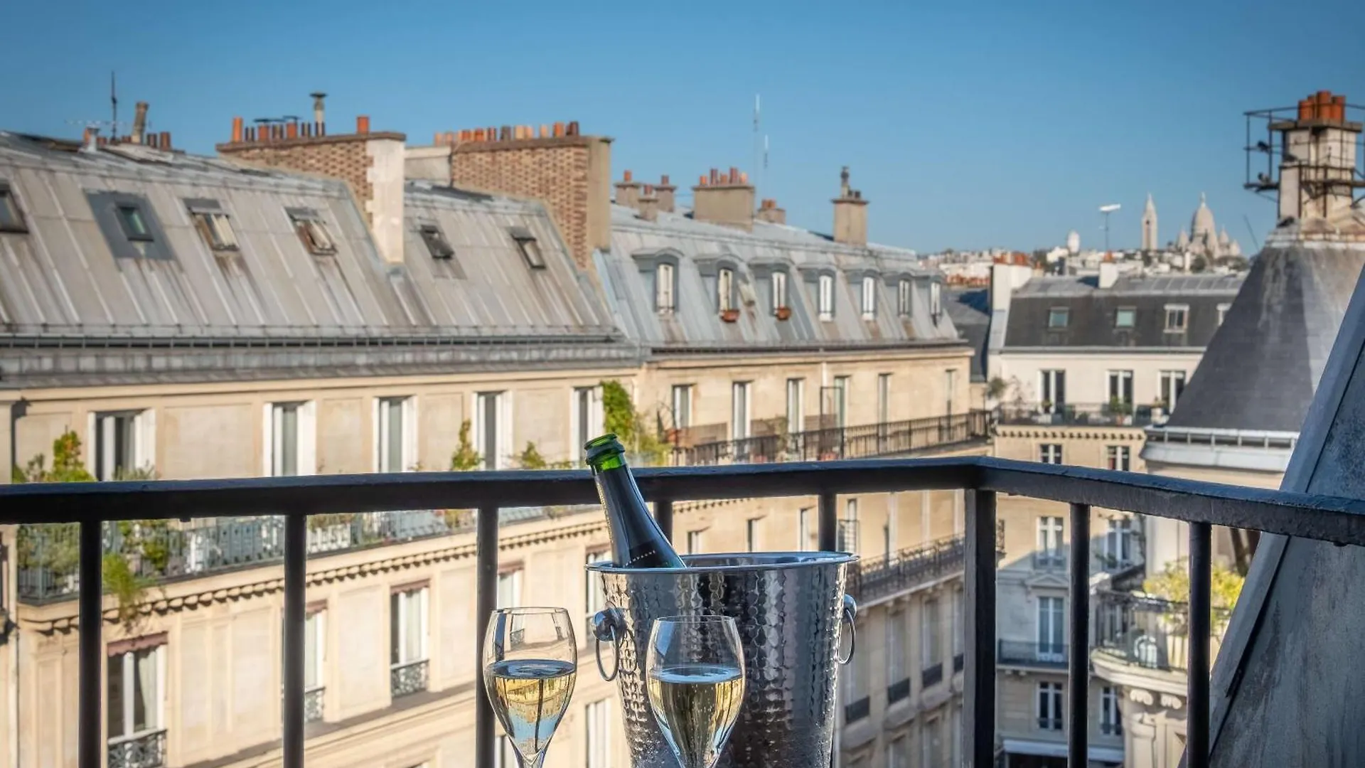Litteraire Le Swann, Bw Premier Collection Hotel